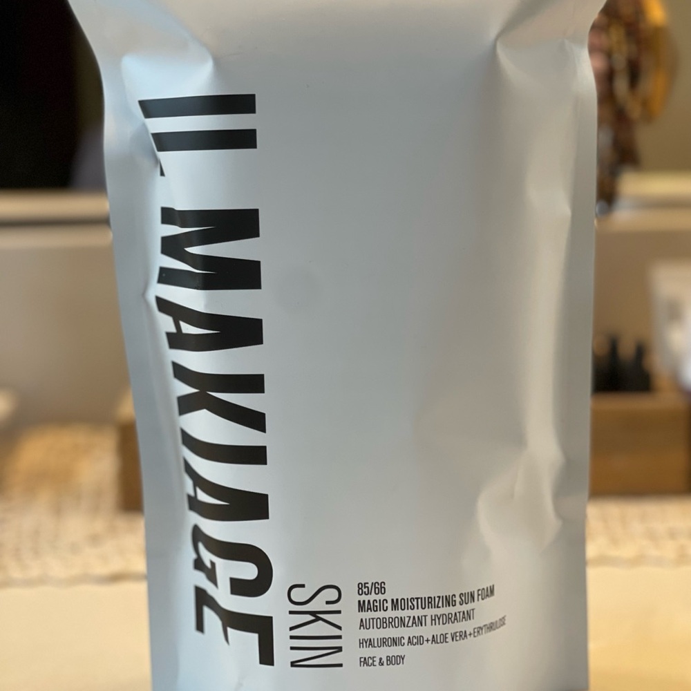 IL MAKIAGE Skin Magic Moisturizing Sun Foam - White